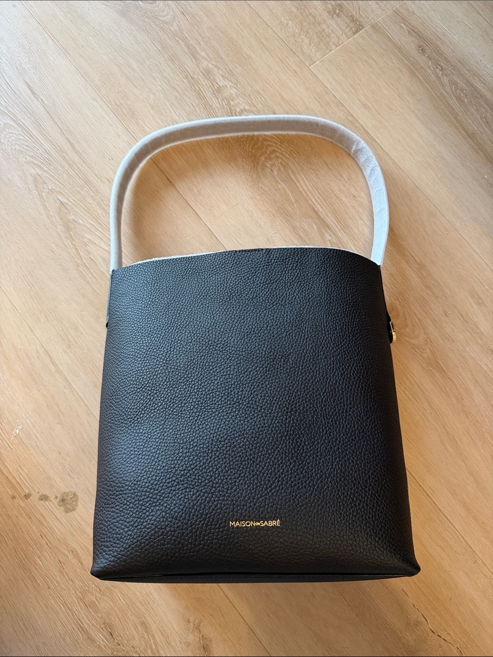 Maison de Sabre Black Leather bucket Bag smoking home like new with 2 charms - Picture 15 of 15